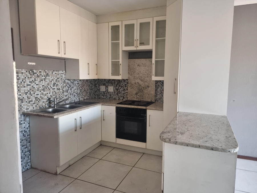 1 Bedroom Property for Sale in Honeydew Gauteng