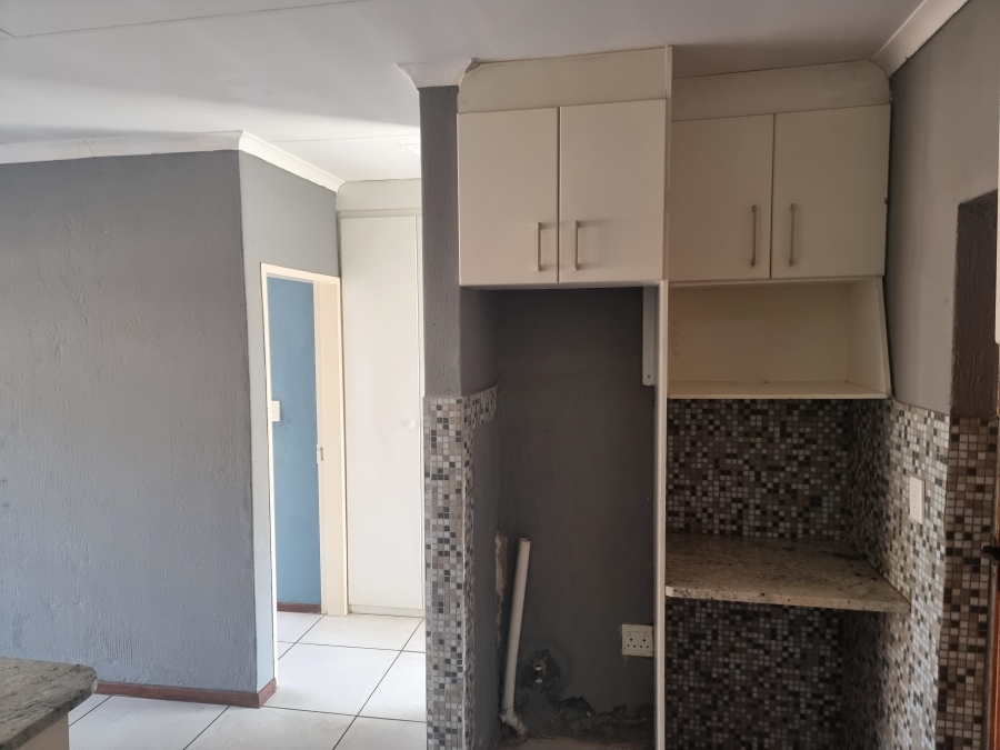 1 Bedroom Property for Sale in Honeydew Gauteng