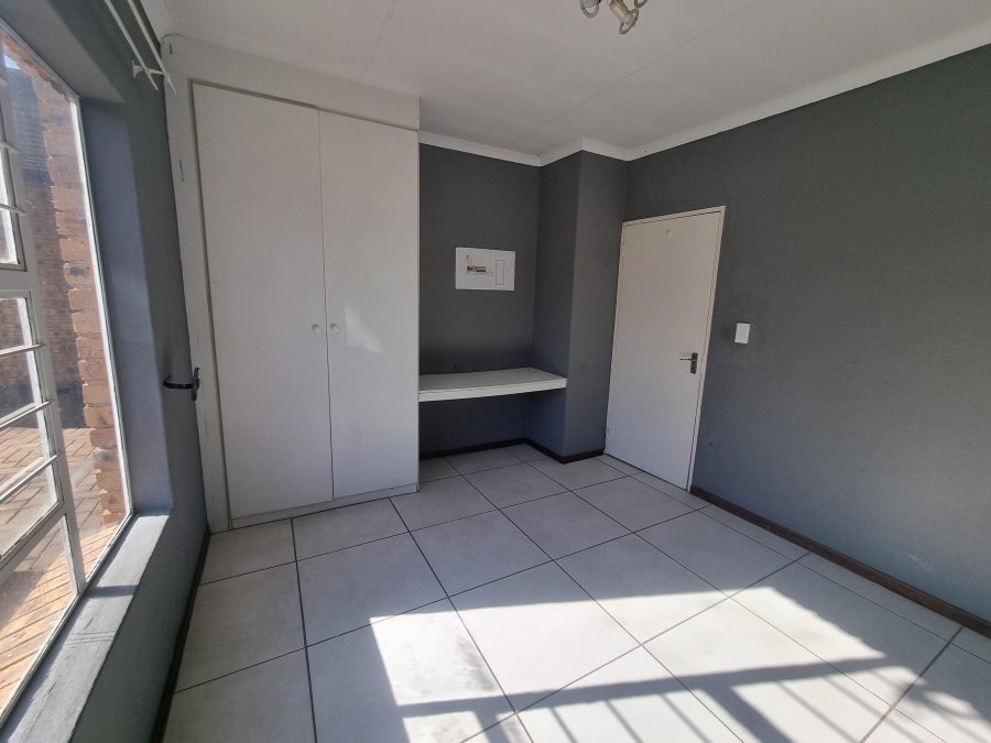 1 Bedroom Property for Sale in Honeydew Gauteng