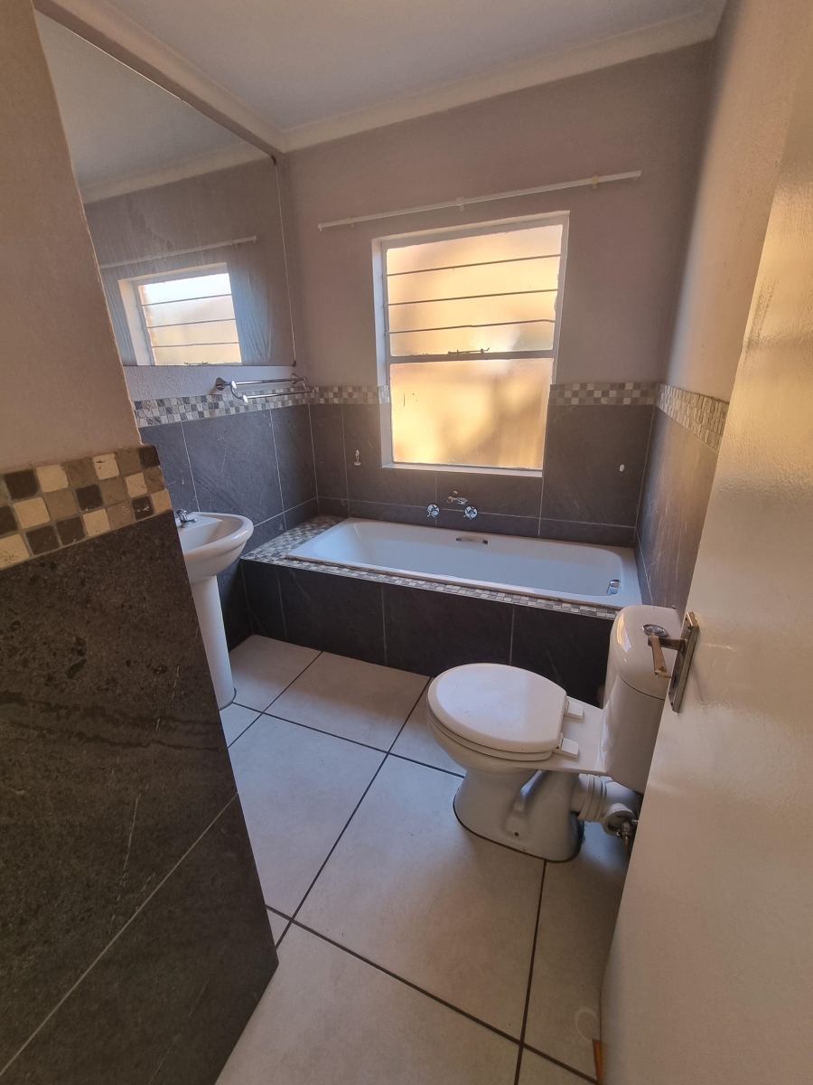 1 Bedroom Property for Sale in Honeydew Gauteng