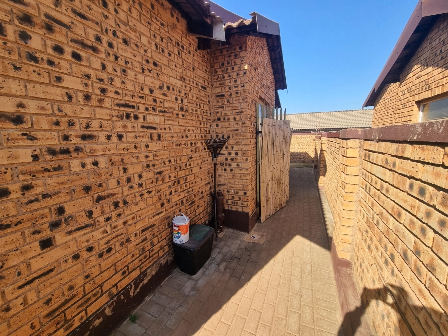 1 Bedroom Property for Sale in Honeydew Gauteng