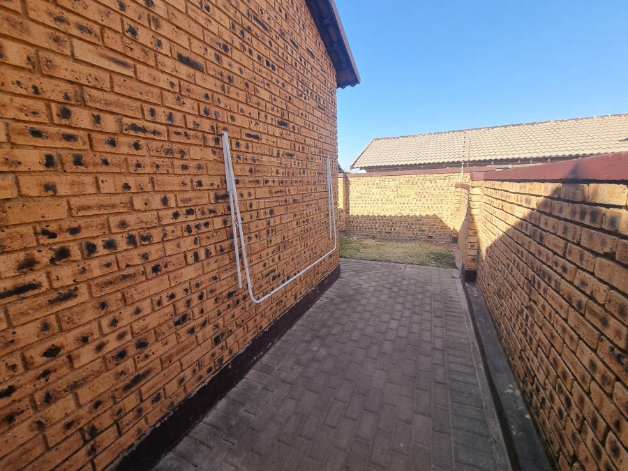 1 Bedroom Property for Sale in Honeydew Gauteng