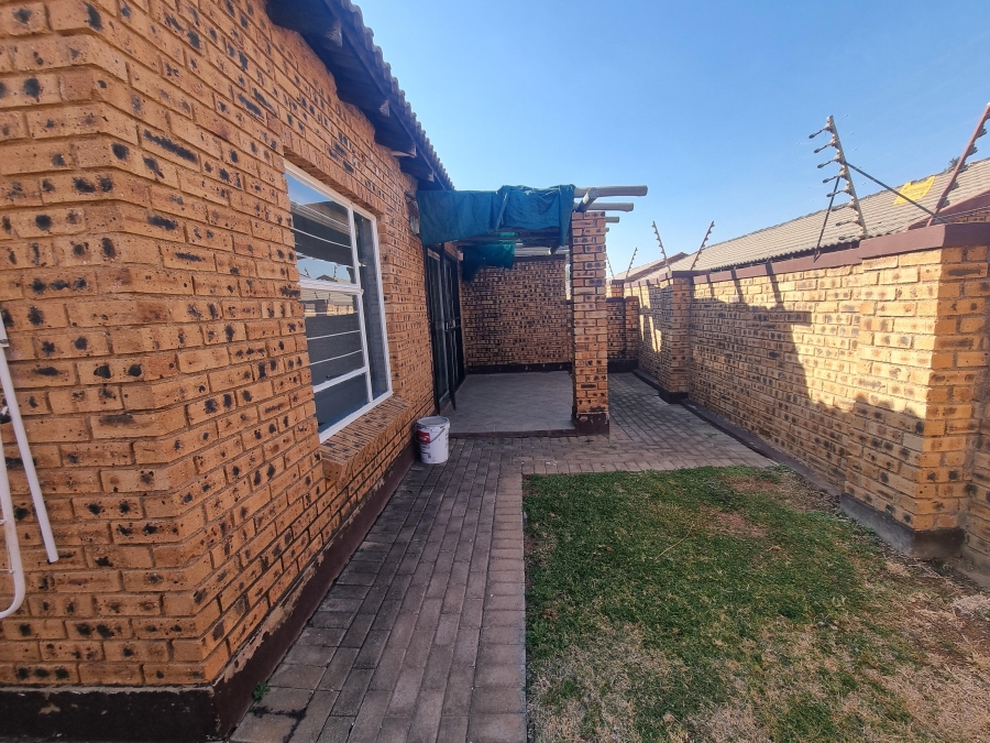 1 Bedroom Property for Sale in Honeydew Gauteng