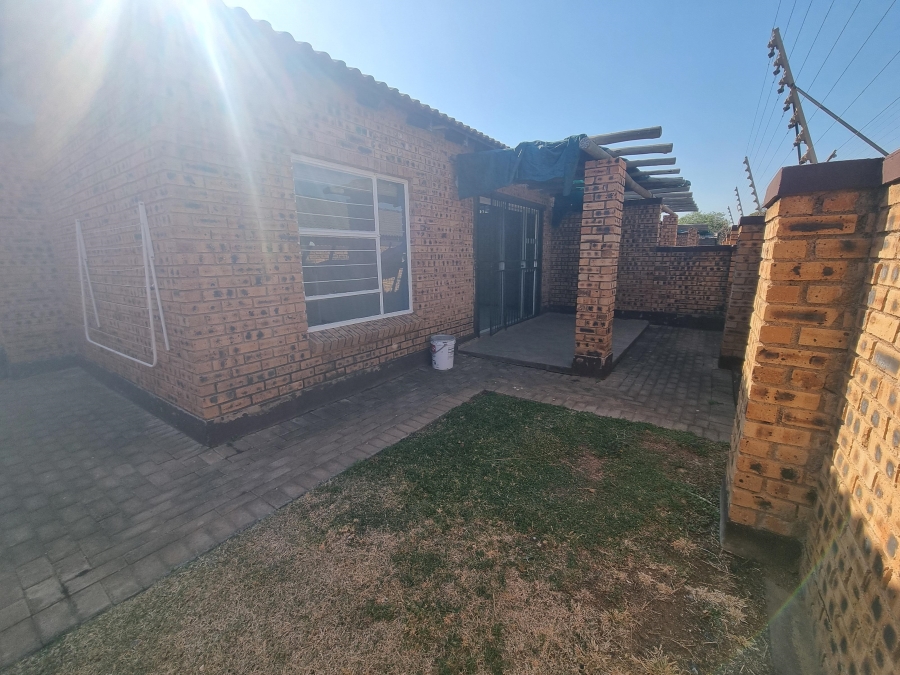 1 Bedroom Property for Sale in Honeydew Gauteng