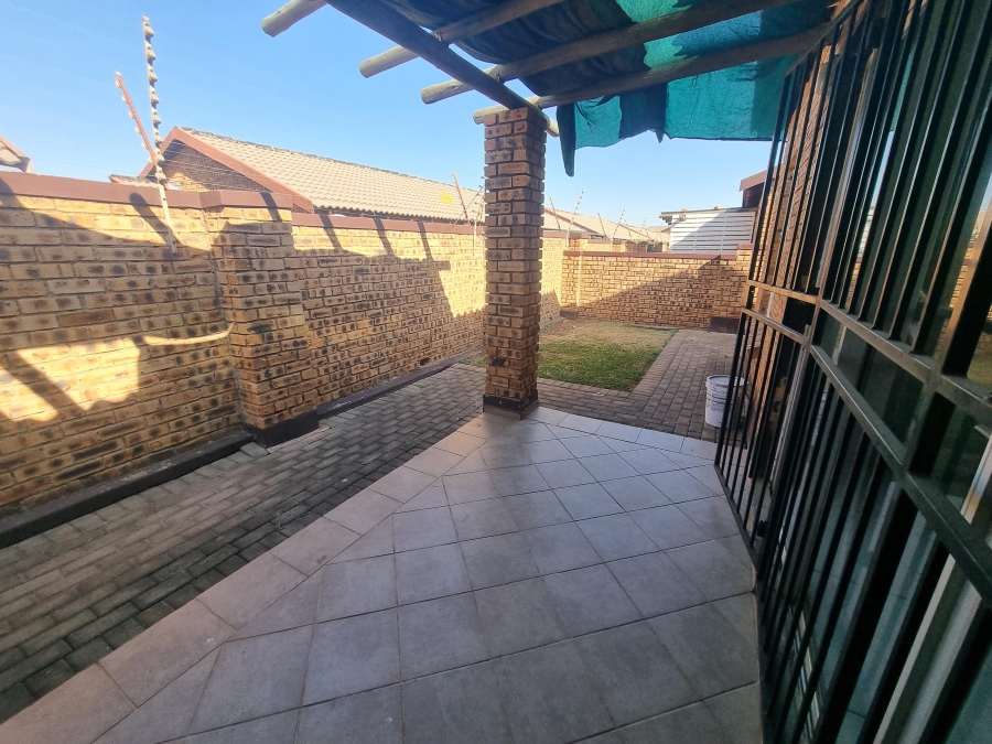 1 Bedroom Property for Sale in Honeydew Gauteng