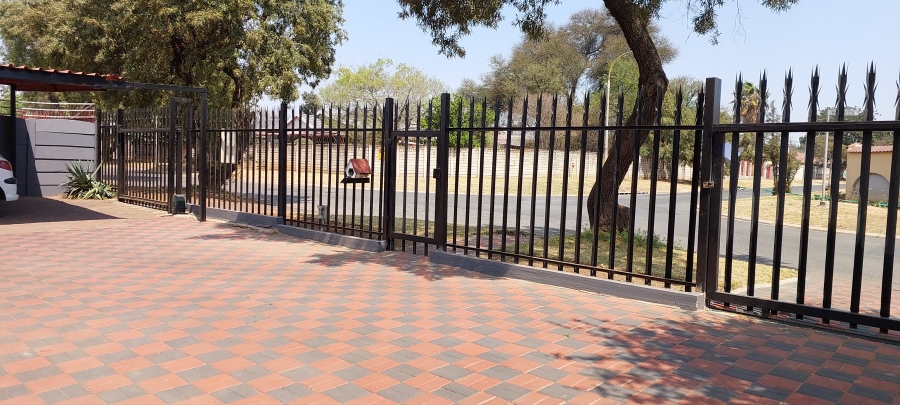 To Let 1 Bedroom Property for Rent in Mayberry Park Gauteng