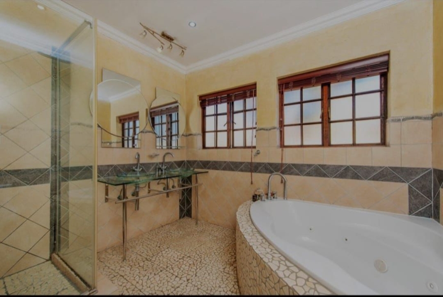 4 Bedroom Property for Sale in Noordwyk Gauteng