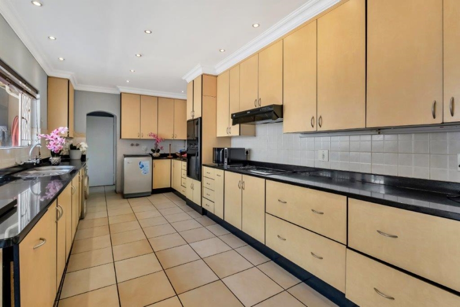 8 Bedroom Property for Sale in Bryanston Gauteng