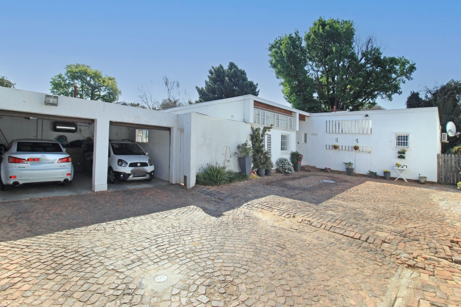 4 Bedroom Property for Sale in Highlands North Gauteng