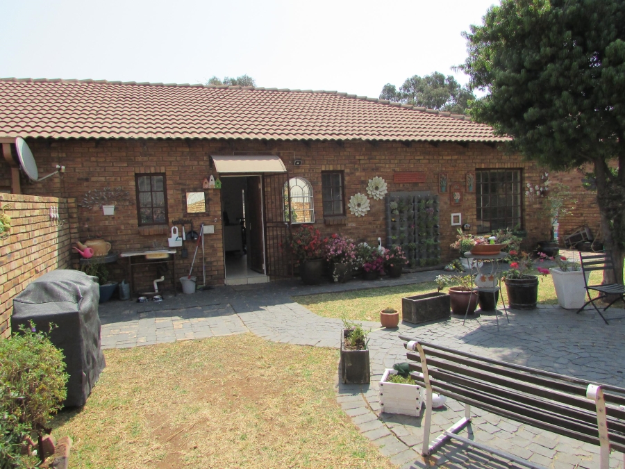 2 Bedroom Property for Sale in Robinpark Gauteng