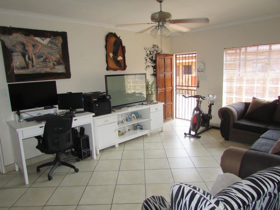 2 Bedroom Property for Sale in Robinpark Gauteng