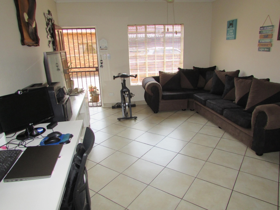 2 Bedroom Property for Sale in Robinpark Gauteng