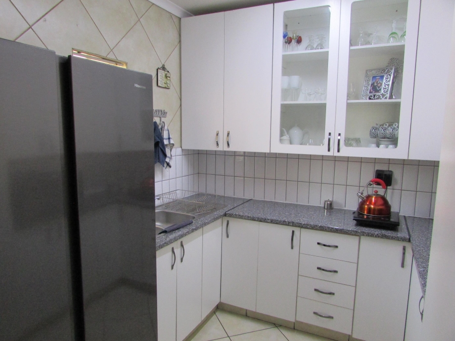 2 Bedroom Property for Sale in Robinpark Gauteng