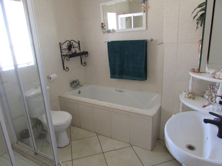 2 Bedroom Property for Sale in Robinpark Gauteng