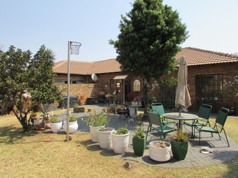 2 Bedroom Property for Sale in Robinpark Gauteng