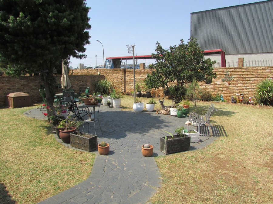 2 Bedroom Property for Sale in Robinpark Gauteng