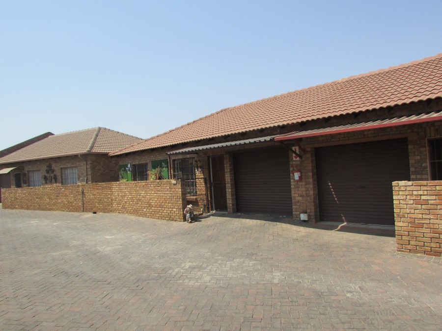 2 Bedroom Property for Sale in Robinpark Gauteng