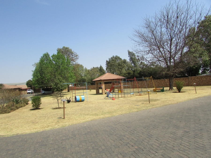 2 Bedroom Property for Sale in Robinpark Gauteng