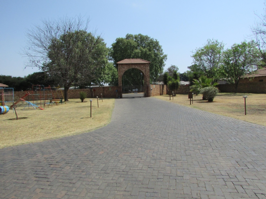 2 Bedroom Property for Sale in Robinpark Gauteng