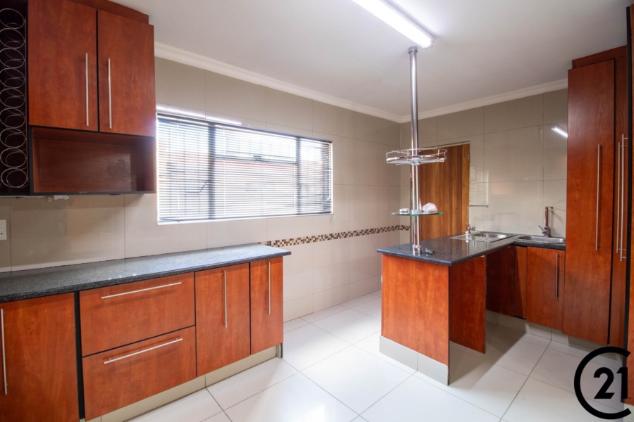 3 Bedroom Property for Sale in Mackenzie Park Gauteng