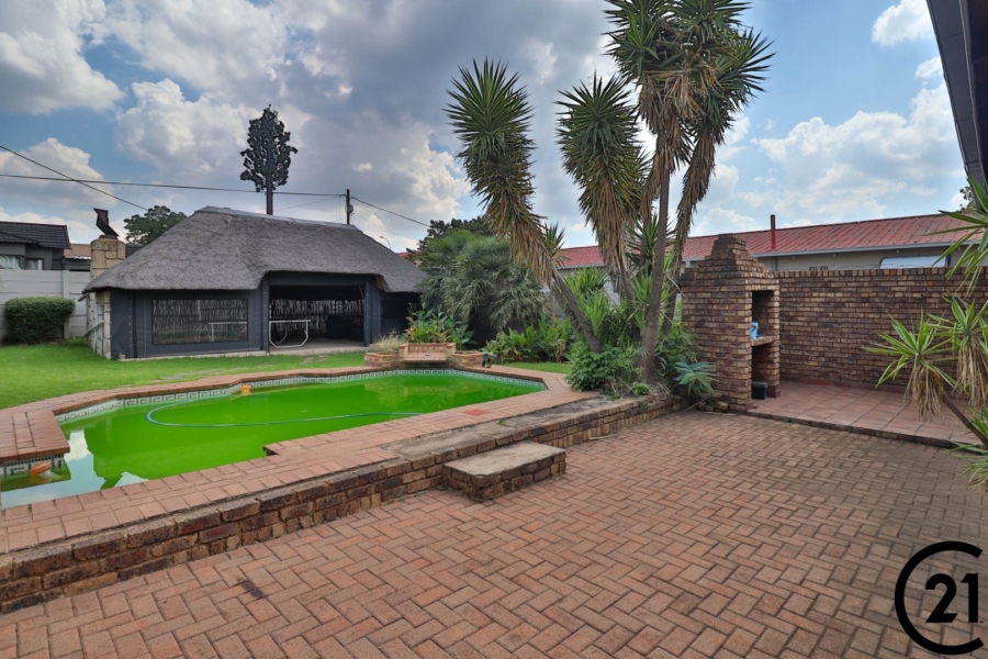 3 Bedroom Property for Sale in Mackenzie Park Gauteng