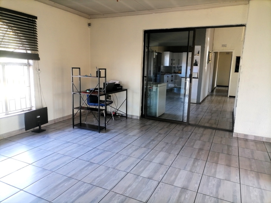 3 Bedroom Property for Sale in Mackenzie Park Gauteng