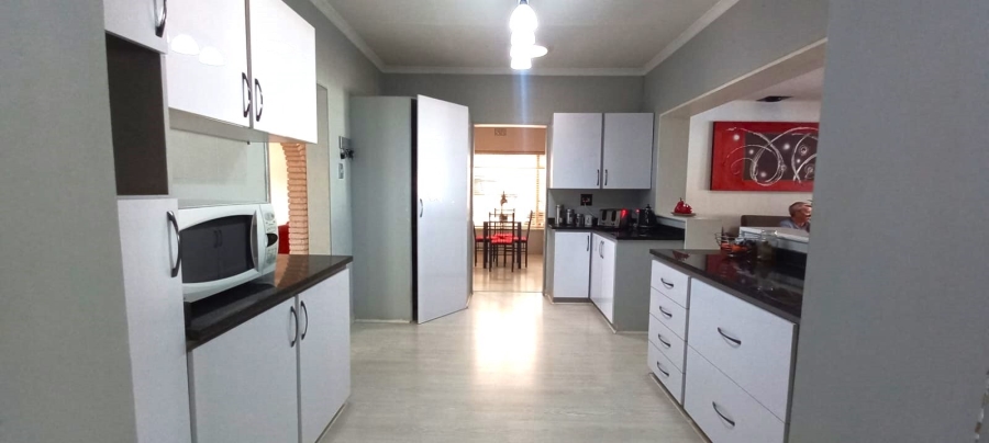 4 Bedroom Property for Sale in Sunair Park Gauteng