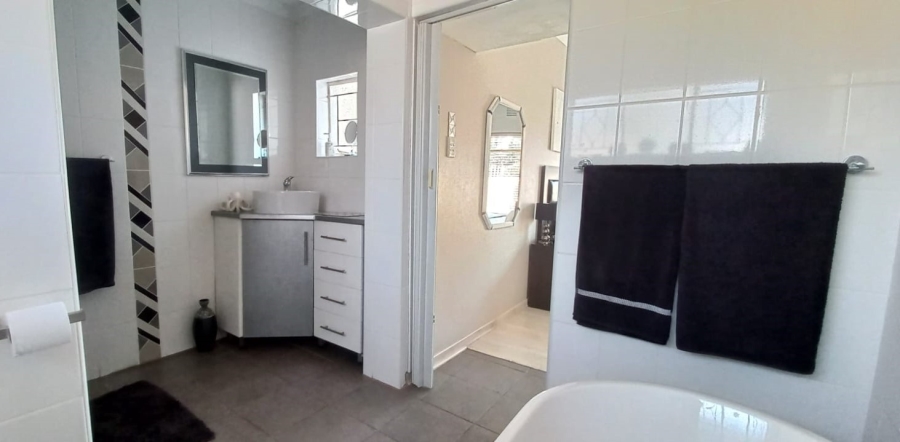 4 Bedroom Property for Sale in Sunair Park Gauteng