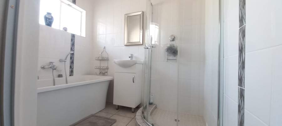 4 Bedroom Property for Sale in Sunair Park Gauteng