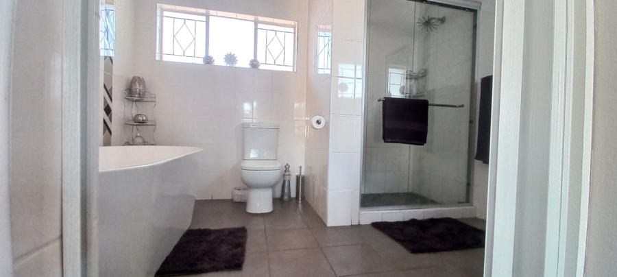 4 Bedroom Property for Sale in Sunair Park Gauteng