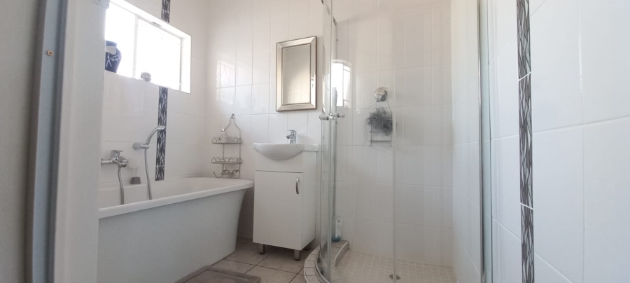 4 Bedroom Property for Sale in Sunair Park Gauteng