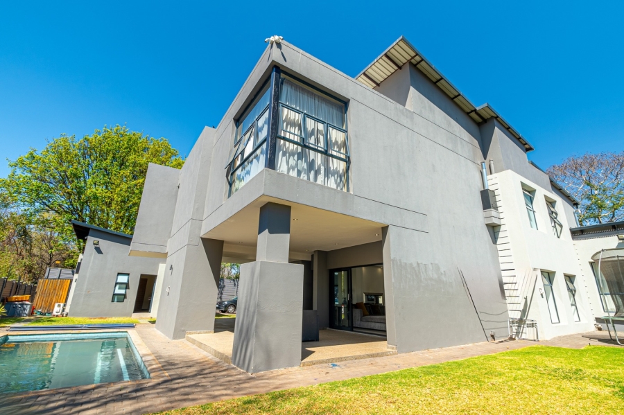 5 Bedroom Property for Sale in Linden Gauteng