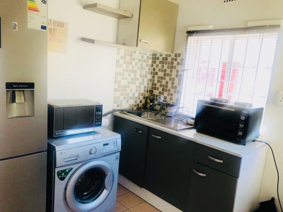 To Let 1 Bedroom Property for Rent in Bezuidenhout Valley Gauteng