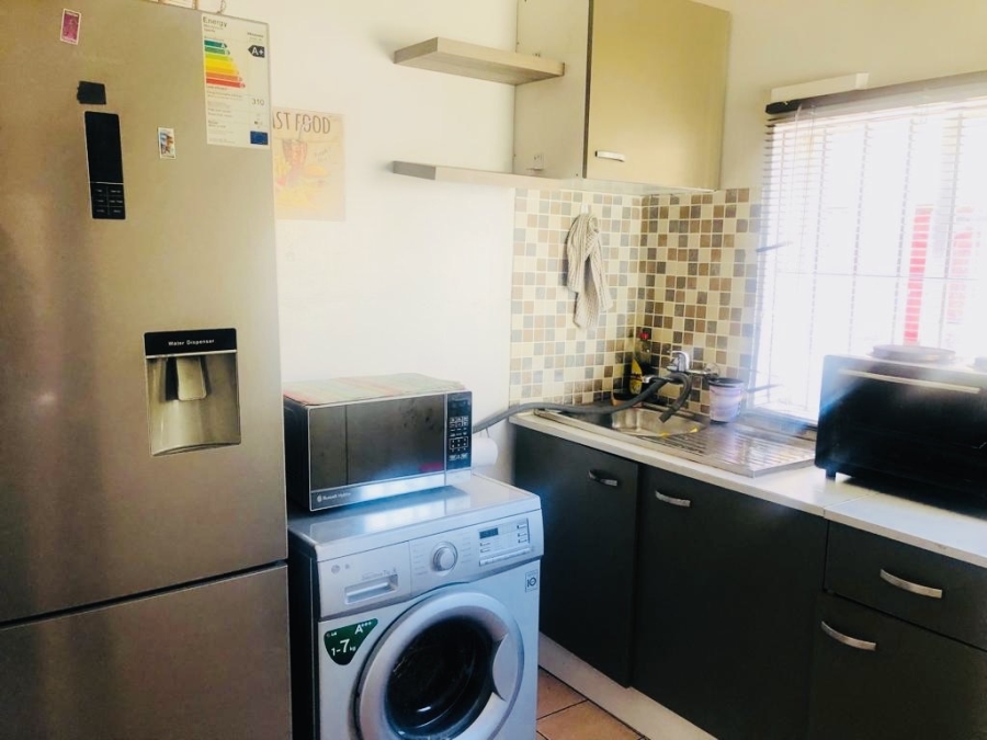 To Let 1 Bedroom Property for Rent in Bezuidenhout Valley Gauteng