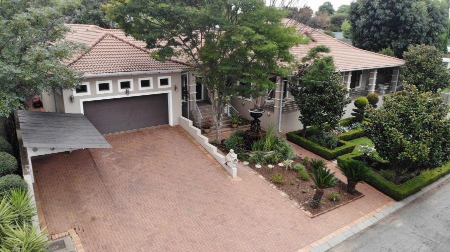 To Let 4 Bedroom Property for Rent in Modderfontein Gauteng