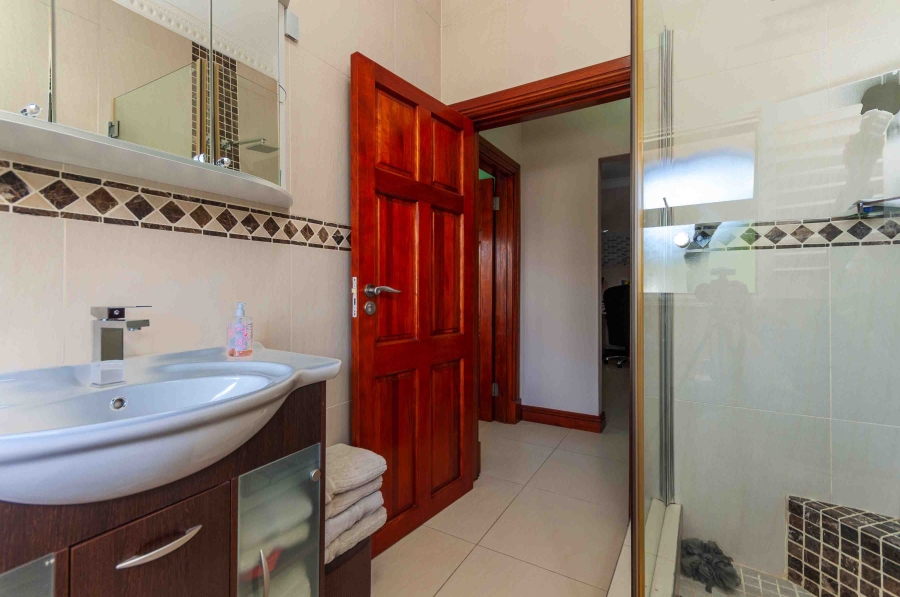 To Let 4 Bedroom Property for Rent in Modderfontein Gauteng