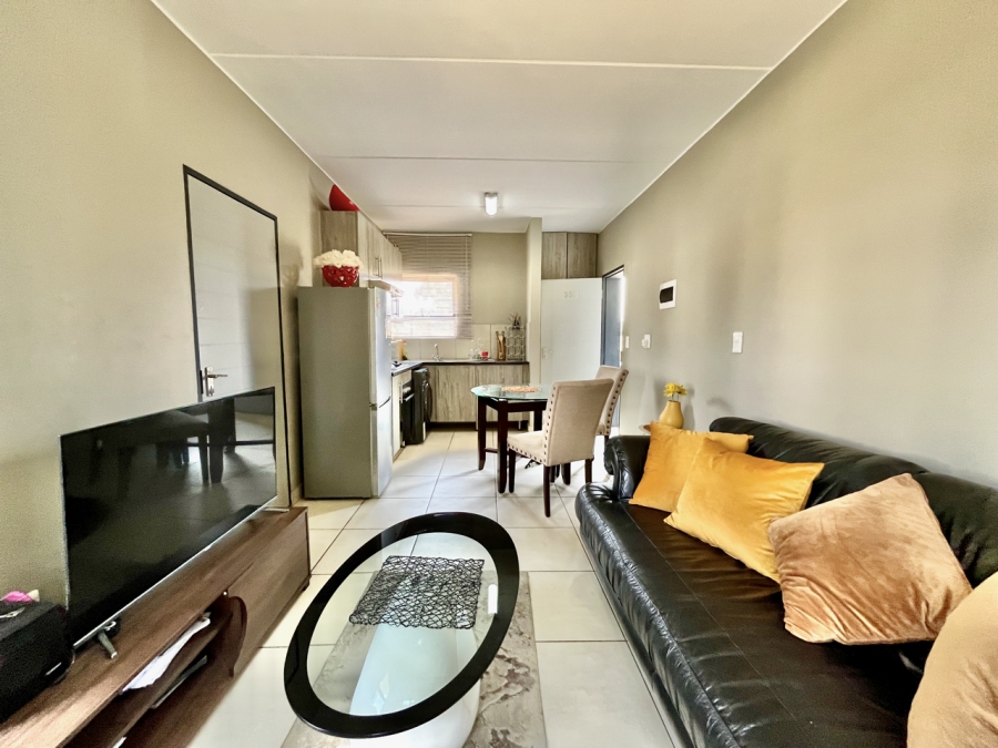 To Let 1 Bedroom Property for Rent in Glen Austin Gauteng