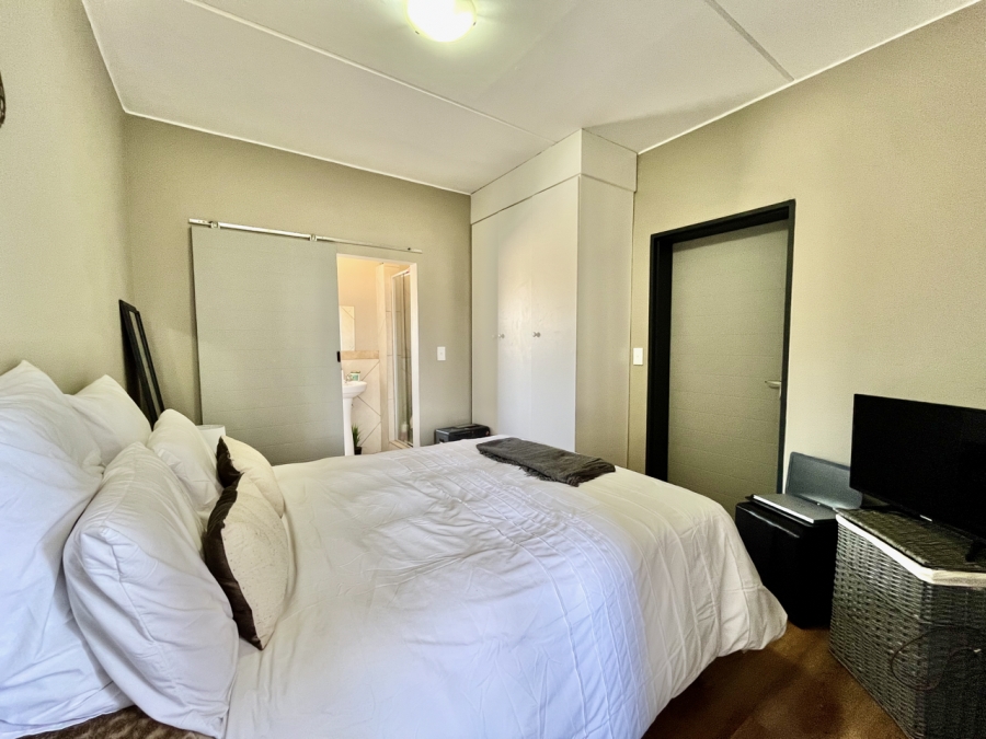 To Let 1 Bedroom Property for Rent in Glen Austin Gauteng