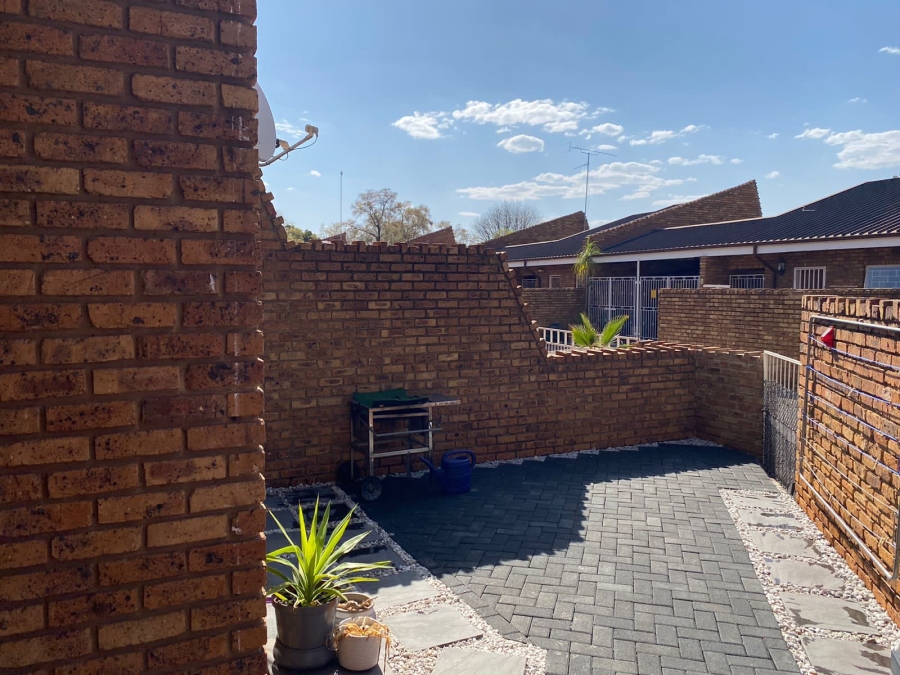 3 Bedroom Property for Sale in Flora Gardens Gauteng