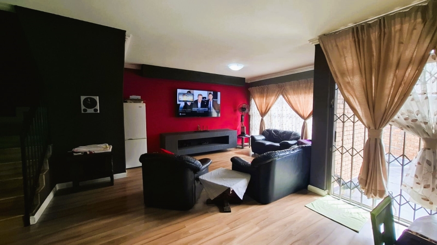 3 Bedroom Property for Sale in Flora Gardens Gauteng