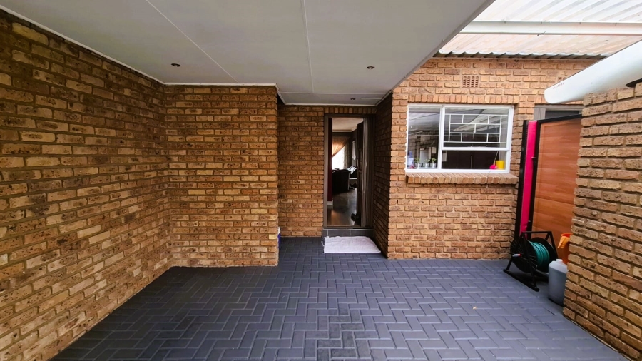 3 Bedroom Property for Sale in Flora Gardens Gauteng