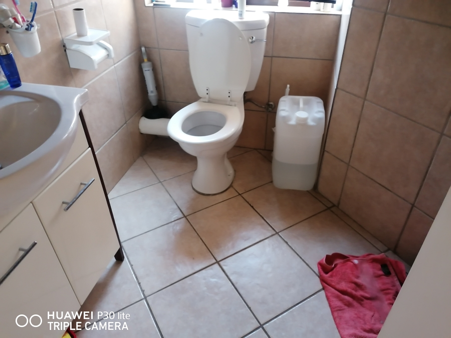 1 Bedroom Property for Sale in Oukraal Estate Gauteng