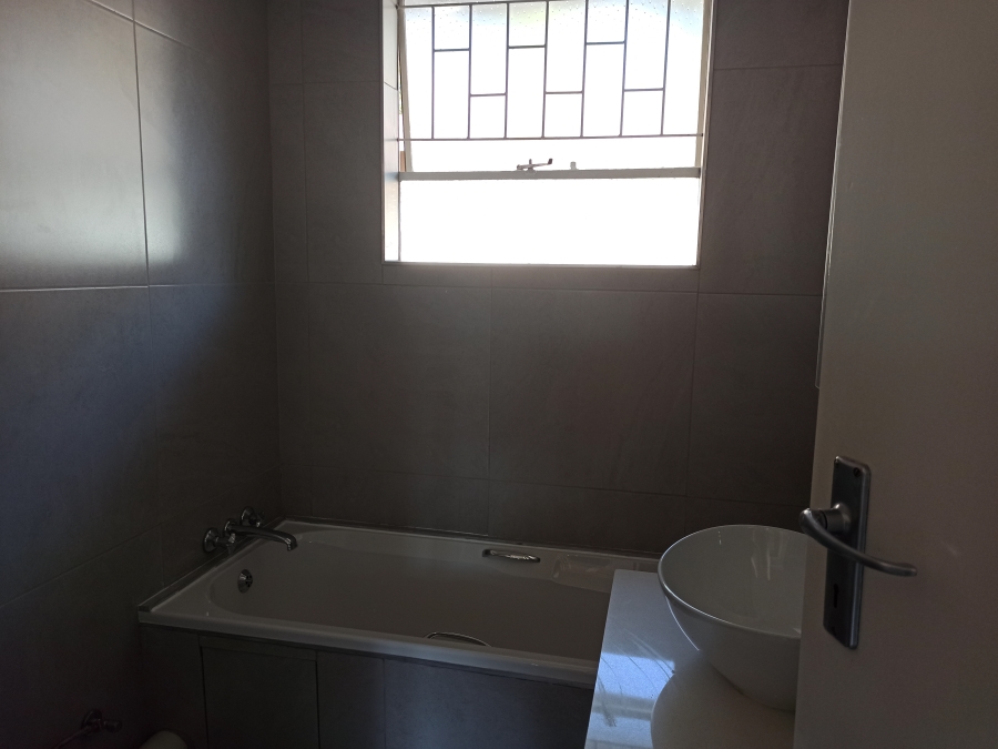 To Let 2 Bedroom Property for Rent in Ferndale Gauteng