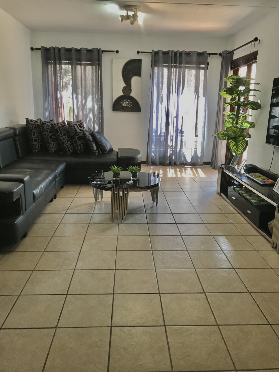 2 Bedroom Property for Sale in Broadacres Gauteng