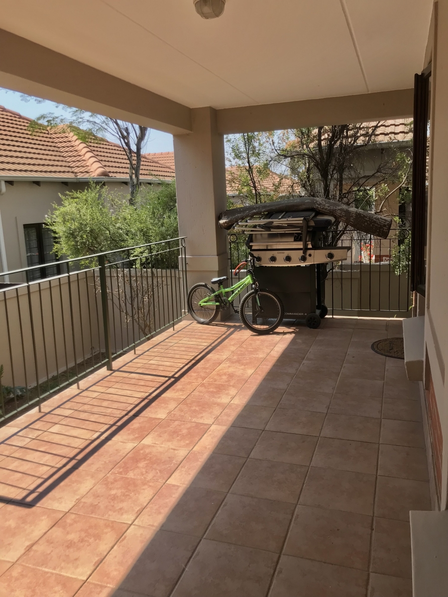 2 Bedroom Property for Sale in Broadacres Gauteng