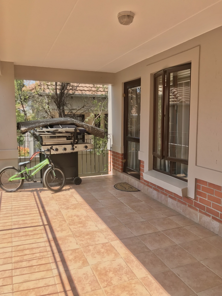 2 Bedroom Property for Sale in Broadacres Gauteng