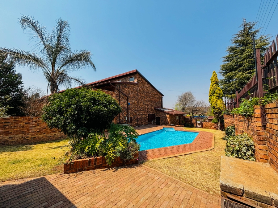 3 Bedroom Property for Sale in Wilro Park Gauteng