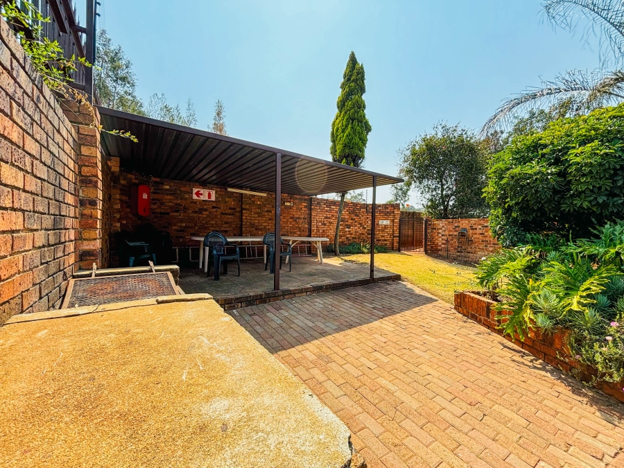 3 Bedroom Property for Sale in Wilro Park Gauteng