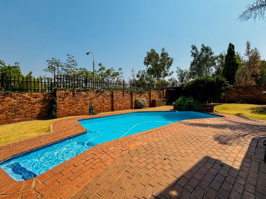 3 Bedroom Property for Sale in Wilro Park Gauteng