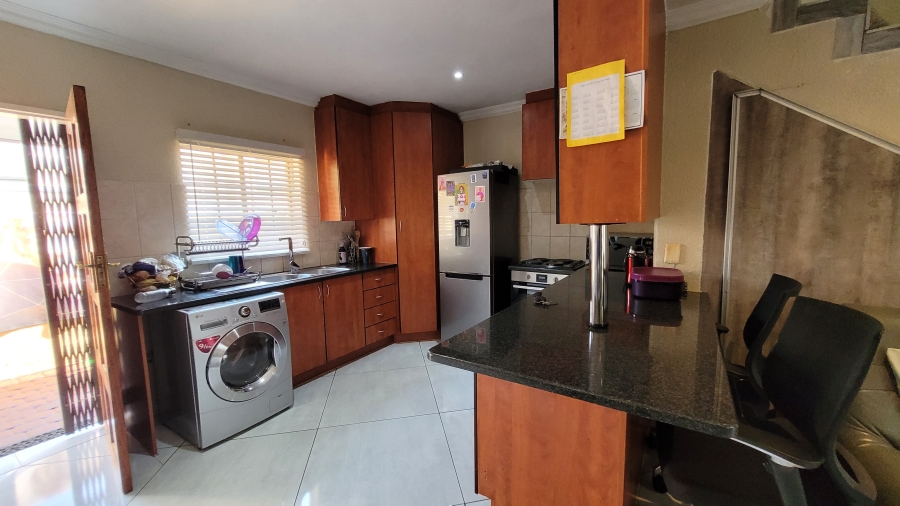 To Let 4 Bedroom Property for Rent in Annlin Gauteng